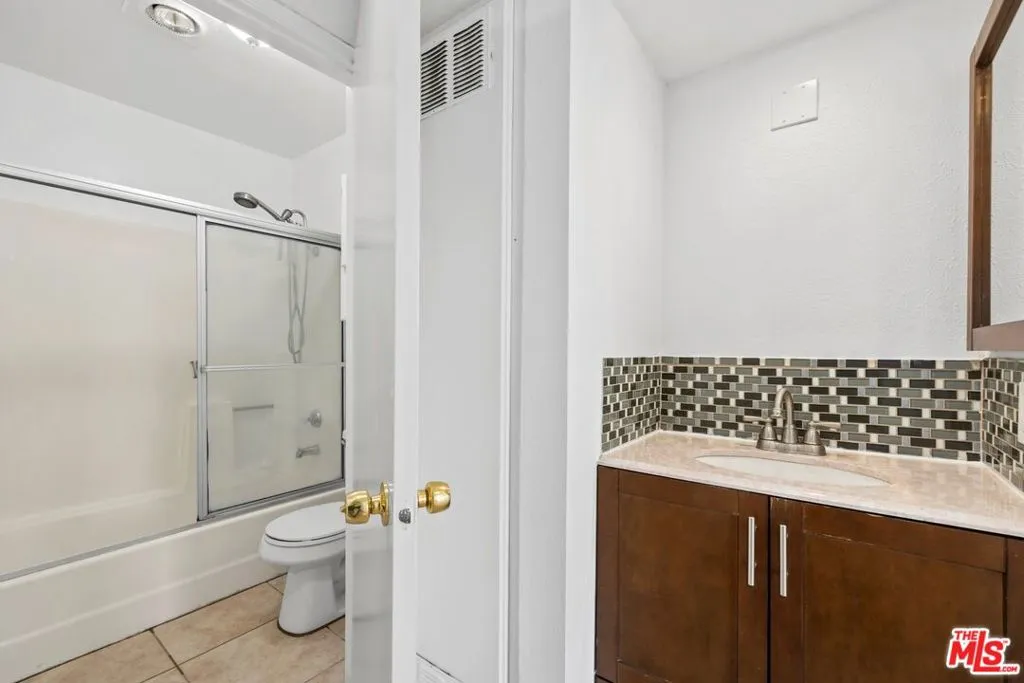 5143 Bakman Avenue 406, North Hollywood, California 91601 home-pic-4